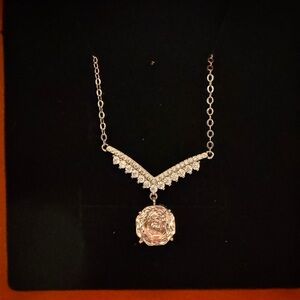 Rose cut sparkling necklace